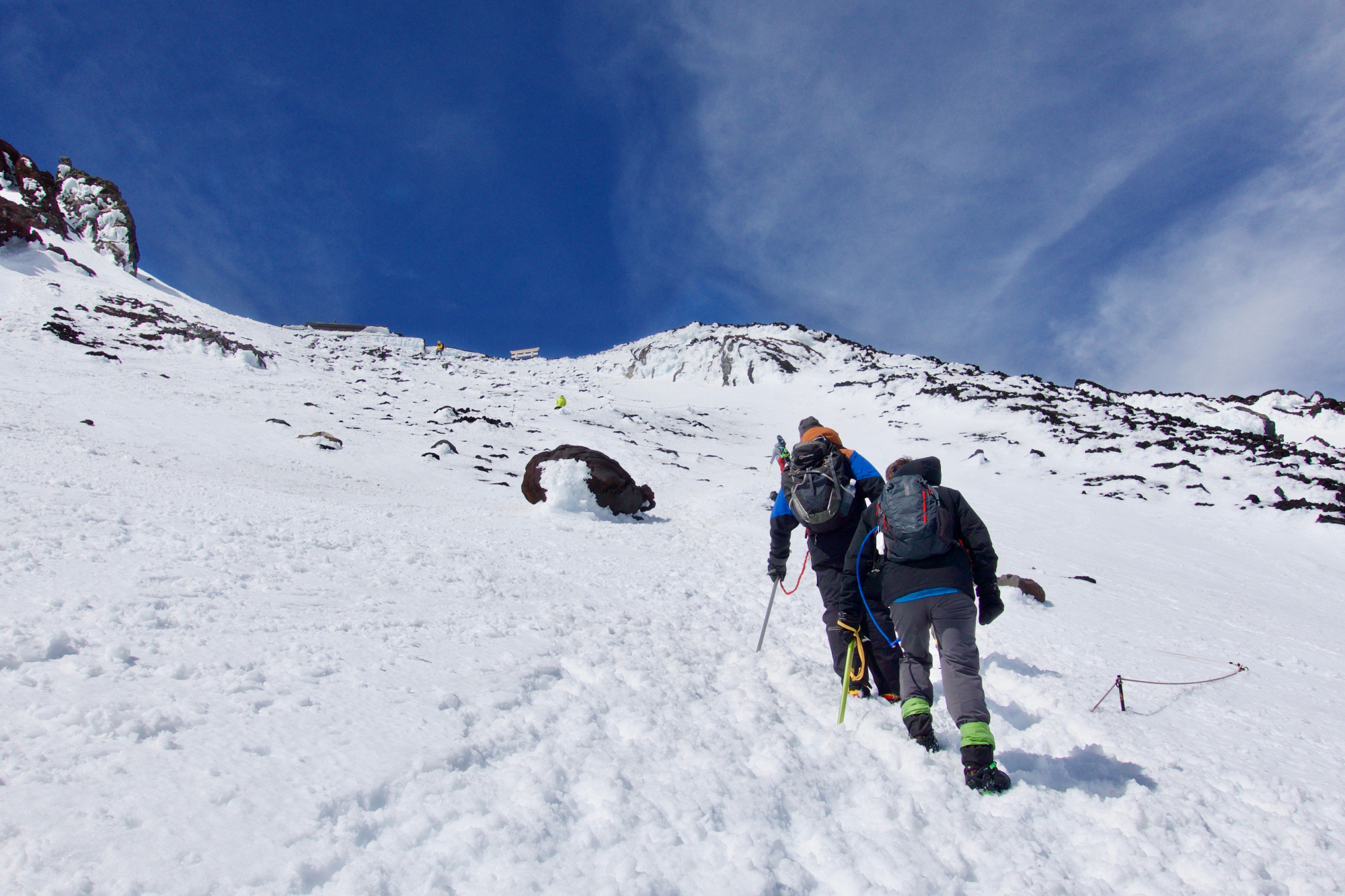 fujisan-summiting-pics-mount-fuji-active-volcano-hiking-pics